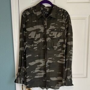 EXPRESS Camouflage Boyfriend Shirt Women's Button Up Long Sleeve Siz L